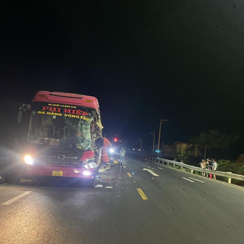 Phú Yên: Hai ô tô khách va chạm khiến 2 người tử vong, 9 người bị thương